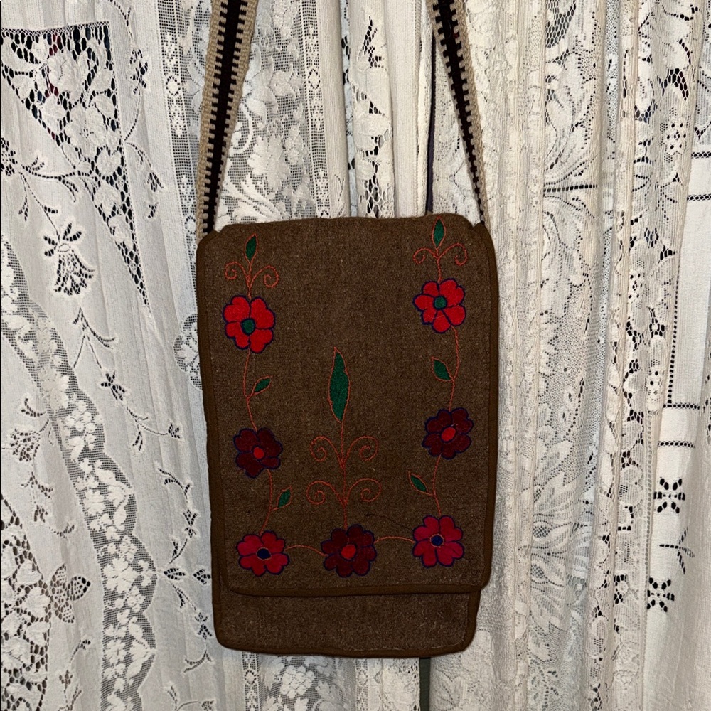 Brown Floral Embroidered Crossbody Bag‎